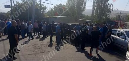 Լարված իրավիճակ՝ Ձորաղբյուրում․ բնակիչները փակել են գլխավոր ճանապարհն ու սպառնում են դիմել կտրուկ միջոցների. shamshyan.com