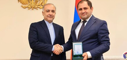 Իրանի դեսպանն ավարտում է իր առաքելությունը ՀՀ-ում. Պապիկյանը պարգևատրել է նրան