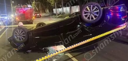 Ավտովթար՝ Երևանում․ 23-ամյա վարորդը բախվել է բետոնե արգելապատնեշներին և գլխիվայր հայտնվել երթևեկելի գոտում