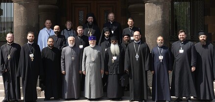 Ամենայն Հայոց Կաթողիկոսն ընդունել է Նիկիայի առաջին տիեզերաժողովի 1700-ամյակին նվիրված համաժողովի մասնակիցներին