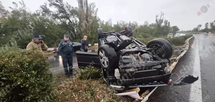 Կոտայքի մարզում 54-ամյա ՌԴ քաղաքացին «Toyota»-ով բախվել է երկաթե արգելապատնեշներին և գլխիվայր շրջվել․ shamshyan.com