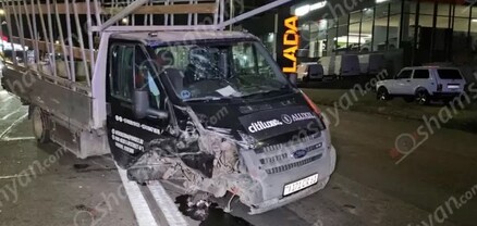 Ավտովթար՝ Երևանում․ Աճառյան փողոցում բեռնատար «Ford»-ը բախվել է կայանված «Mitsubishi»-ին և «Opel»-ին․ կա վիրավոր