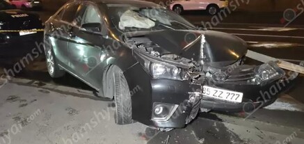 Երևանում Toyota-ն բախվել է շենքի պատին, կա վիրավոր. պատճառը մեկ այլ ավտոմեքենայի հարվածն է եղել․ shamshyan.com