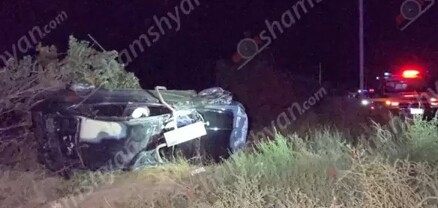 Արարատի մարզում բախվել են «Զիլ 130»-ը և Ford Fusion-ը․ վերջինը մի քանի պտույտ գլորվելով կողաշրջված հայտնվել է դաշտում. կա զոհ․ shamshyan.com