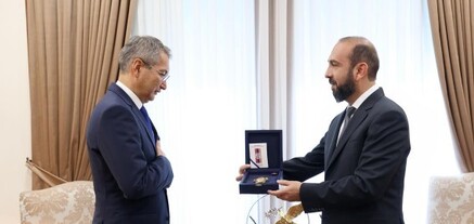 Արարատ Միրզոյանը ՀՀ-ում Ղազախստանի դեսպանին պարգևատրել է Բարեկամության շքանշանով