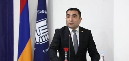 Ռոմանոս Պետրոսյանն ամսական 5 ՄԼՆ դրամից ավել աշխատավարձ է ստանում. Հրապարակ