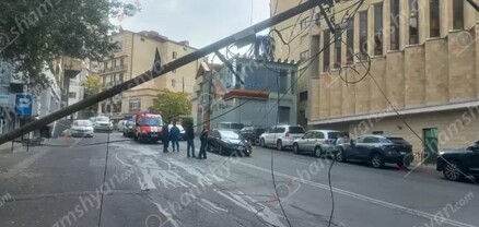 Արտակարգ դեպք՝ Երևանում. էլեկտրասյունը կիսաշրջված վիճակում մասամբ փակել էր երթևեկելի 3 գոտիները. shamshyan.com