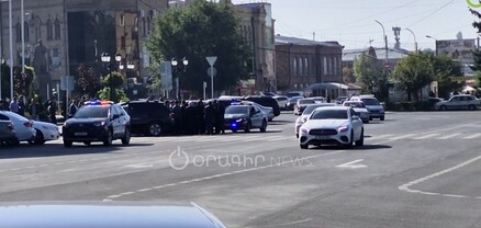 Պարեկները Վարդան Ղուկասյանի զրահապատ մեքենան ուժով առգրավում են