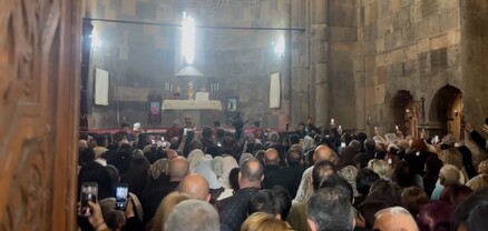 Ոստիկանները Հովհաննավանքի ներսից բերման են ենթարկել քաղաքացու՝ ուժ կիրառելով նրա նկատմամբ