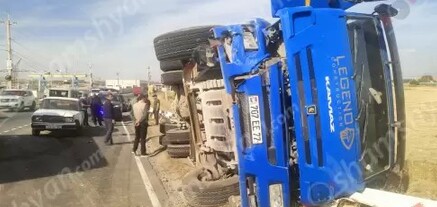 Նոր Հաճնի կամրջի հարևանությամբ բախվել են «ՎԱԶ 2107»-ը ու հողով բարձված «Կամազ»-ը․ վերջինը կողաշրջվել է․ shamshyan.com