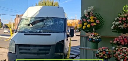 Գյումրիում Ford Transit-ը մխրճվել է ծաղկի սրահի մեջ․ կա վիրավոր