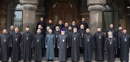 Վեհափառը Մայր Աթոռ Սուրբ Էջմիածնում հանդիպում է ունեցել Մասյացոտնի թեմի հոգևոր սպասավորների հետ