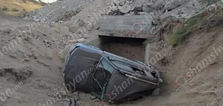 Կոտայքի մարզում 77-ամյա վարորդը Mitsubishi-ով հայտնվել է մոտ 6 մետր խորությամբ փոսում․ կա վիրավոր․ shamshyan.com