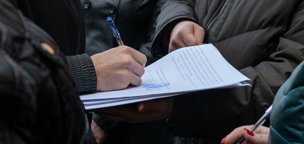 «Մայր Հայաստան»-ը ստորագրահավաք է կազմակերպել Էջմիածնում՝ ի պաշտպանություն Հայ Առաքելական եկեղեցու
