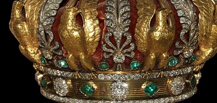 Նապոլեոն III-ի կնոջ կոտրված թագը հայտնաբերվել է Լուվրի մոտ՝ թանգարանը թալանելուց հետո