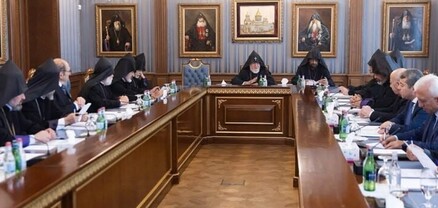 Մայր Աթոռում քննարկվել են ապօրինաբար ազատազրկված եկեղեցականների նկատմամբ ընթացող իրավական գործընթացները