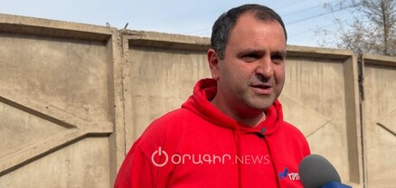 ՔՊ-ին տվեք այդ հարցը․ Սևակ Խաչատրյանը՝ Էջմիածնի ճանապարհին իշխող կուսակցության ներկայացուցչի պաստառների մասին