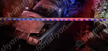 Արարատի մարզում բախվել են կցորդիչով բեռնատարը և Mercedes-ը․ վերջինը հայտնվել է ձորակում․ վիրավորը մահացել է