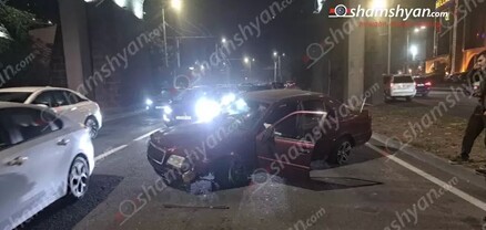 «Բելաջիո» ռեստորանի մոտ «Mercedes»-ը բախվել է բազալտե եզրաքարերին և էստակադայի հենասյանը. shamshyan.com