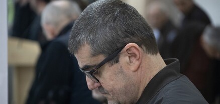 Բաքվի զինվորական դատարանում քննության առարկա են դարձել Արցախի նախկին նախագահ Արայիկ Հարությունյանի ծննդյան վկայականն ու անձնագիրը