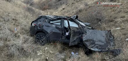 Տիգրանաշենի ոլորաններում «Jeep Compass»-ը հայտնվել է ձորում․ ամուսինները տեղափոխվել են հիվանդանոց. shamshyan.com