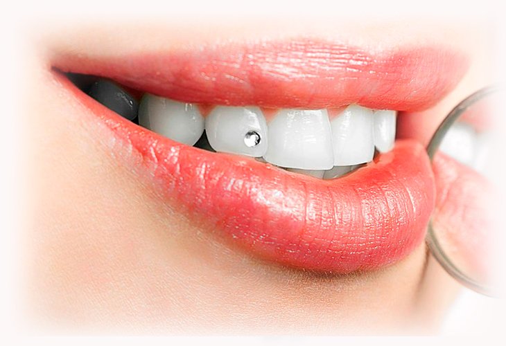 Բժիշկ  ատամնաբույժը հայտնել է փայլուն ատամներ ունենալու գաղտնիքը