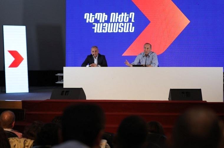 Կառաջարկեի՝ ՀԱՊԿ-ի հետ կապված, բացի հայտարարություններից, այլ հույսեր չկապել. Քոչարյան