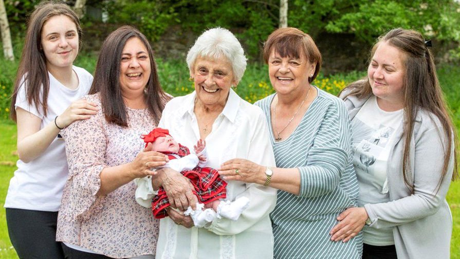  Շոտլանդիայում 86 տարեկան կինը ծոռան թոռ է ունեցել