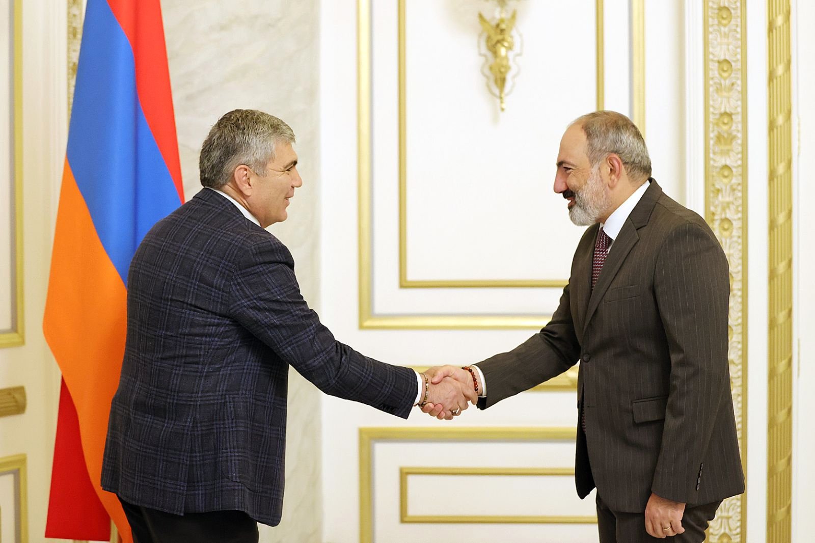 Նիկոլ Փաշինյանը հանդիպել է Արամ Սարգսյանի հետ