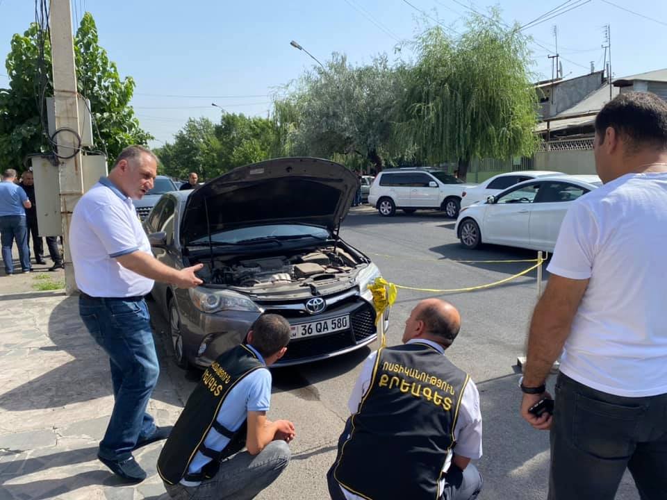 Հասարակական-քաղաքական գործիչ Միհրան Հակոբյանի մեքենայի տակ նռնակ են նետել