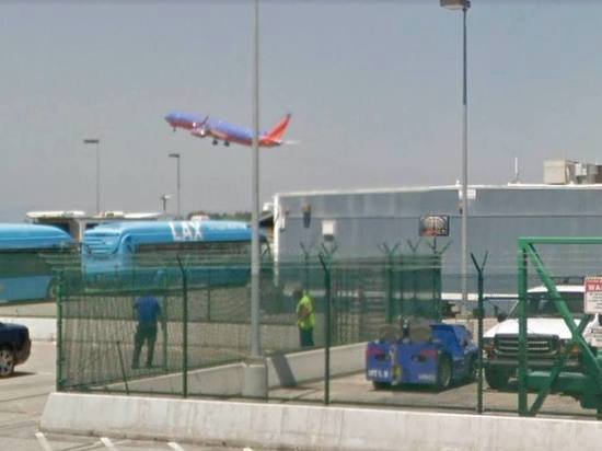 Լոս Անջելեսի օդանավակայանում տղամարդը թռիչքի պահին ցատկել է ինքնաթիռից