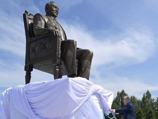 Ղազախստանի մայրաքաղաքում բացվել է Նազարբաևի ևս մեկ հուշարձան