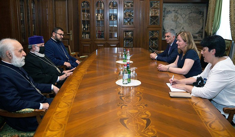 Ամենայն Հայոց կաթողիկոսն ընդունել է Նատալի Լուազոյին