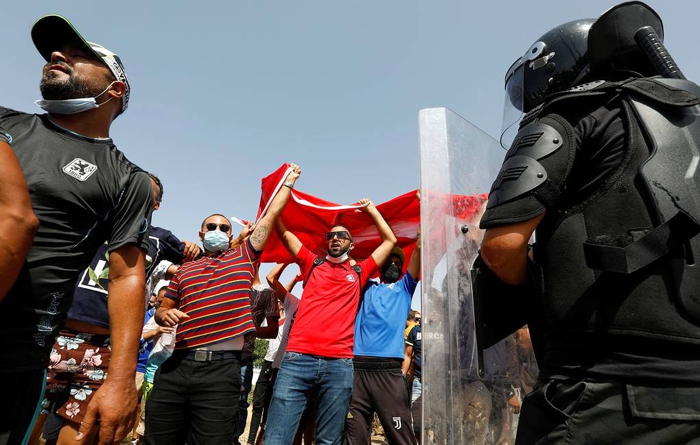 Թունիսի բանակը արգելափակել է Կառավարության շենքը. ԶԼՄ-ներ