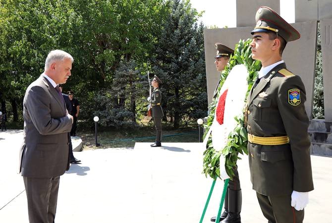 Ստանիսլավ Զասն այցելել է «Եռաբլուր»