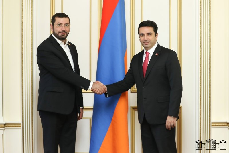 Ալեն Սիմոնյանը հանդիպել է Ռուստամ Բաքոյանի հետ