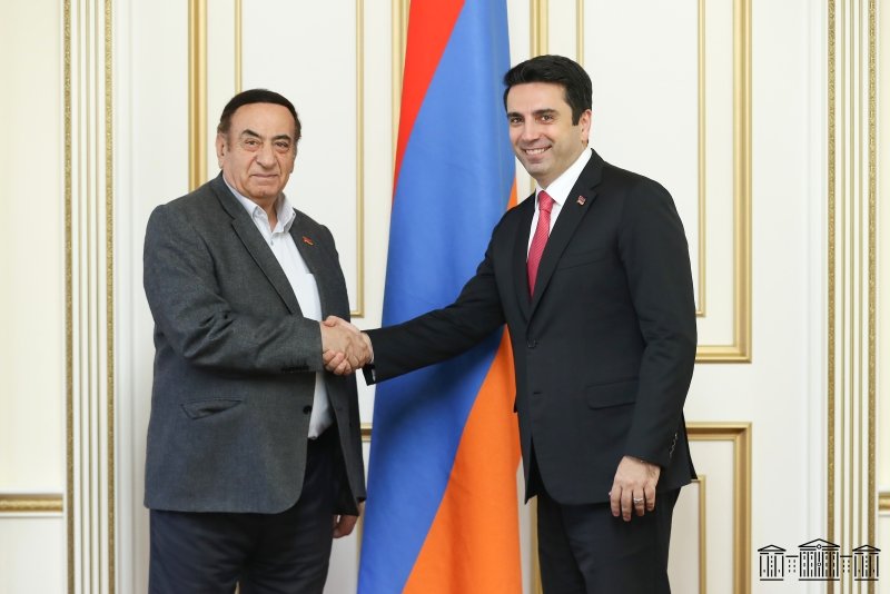 ԱԺ նախագահը հանդիպել է խորհրդարանում քրդական համայնքի ներկայացուցչի հետ