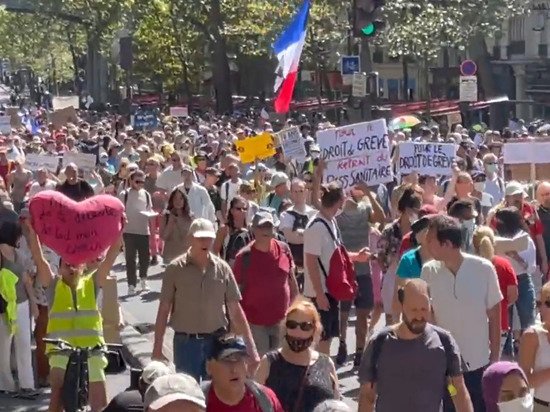 Ֆրանսիայում «սանիտարական անձնագրերի» ցույցերին մասնակցել է ավելի քան 200 հազար մարդ
