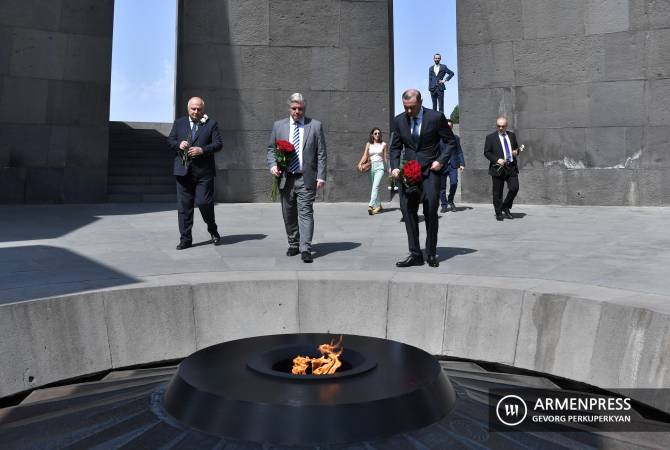 Ուրուգվայի ԱԳ նախարարը Ծիծեռնակաբերդի հուշահամալիրում հարգանքի տուրք է մատուցել Հայոց ցեղասպանության զոհերի հիշատակին 
