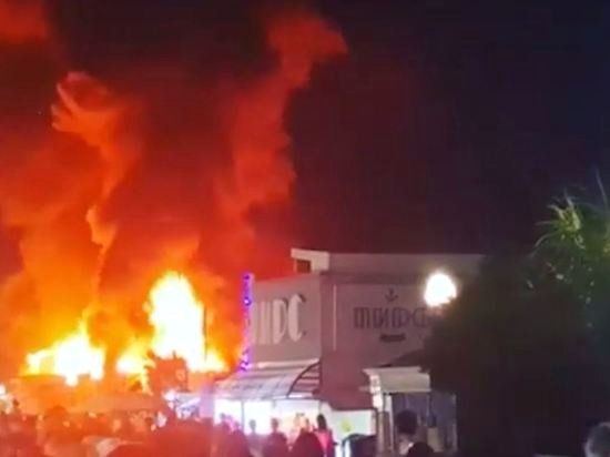 Ուժեղ հրդեհ՝ Սոչիի կենտրոնական ծովափին. վառվում է ռեստորանը