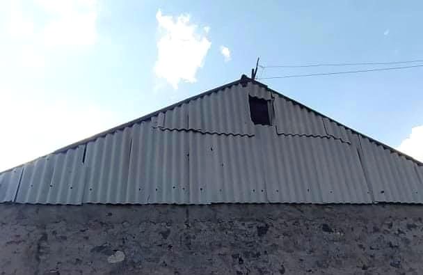 Ադրբեջանական կրակոցները Կութ գյուղի տներից մեկի պատը վնասել են բակում կանգնած երեխայի անմիջապես հարևանությամբ. ՄԻՊ