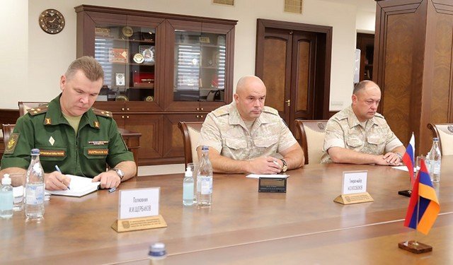Պաշտպանույթյան նախարարն ընդունել է Արցախում ՌԴ խաղաղապահ ուժերի նորանշանակ հրամանատարին