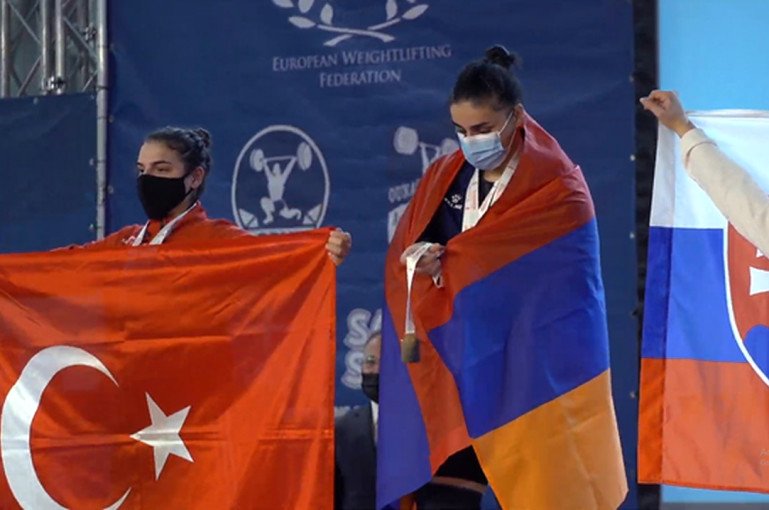 Լիանա Գյուրջյանը գերազանցել է թուրք մարզուհու արդյունքը և դարձել ծանրամարտի Մ-20 ԵԱ հաղթող