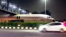 Հնդկաստանում ինքնաթիռը խրվել է կամրջի տակ և հայտնվել տեսանյութում