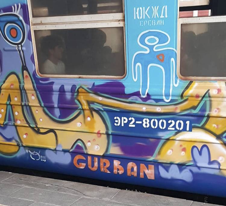 GURBAN մակագրությամբ Գյումրի-Երևան էլեկտրագնացքի նոր ձևավորումը մտահոգության տեղիք է տվել 