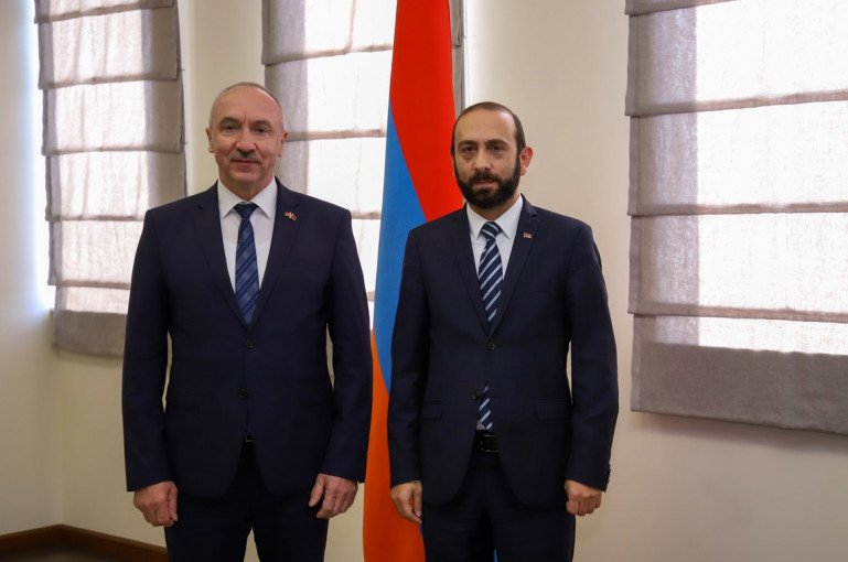 Արարատ Միրզոյանն ընդունել է Հայաստանում Բելառուսի դեսպանին