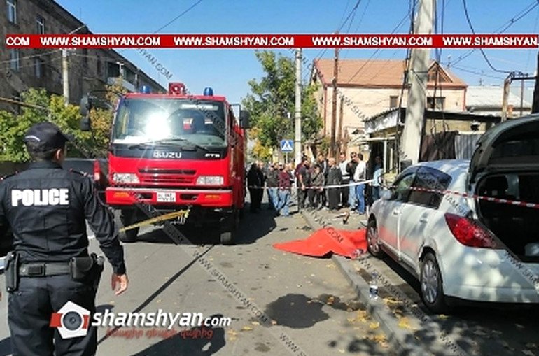 Nissan Tiida-ն վրաերթի է ենթարկել կին հետիոտնին ու բախվել էլեկտրասյանը, հետիոտնը մահացել է. shamshyan.com