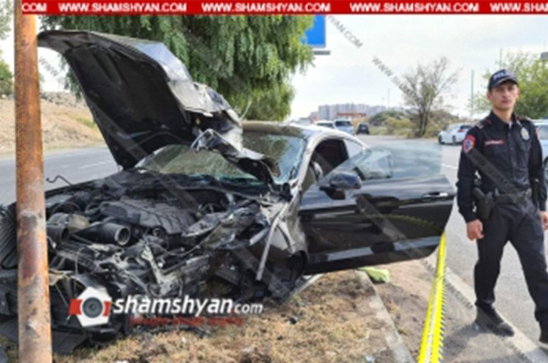 Խոշոր ավտովթար՝ Վահագնի թաղամասի դիմաց. 41-ամյա վարորդը Ford Mustang-ով տապալել է բաժանարար գոտում տեղադրված էլեկտրասյունը, կա վիրավոր. shamshyan.com