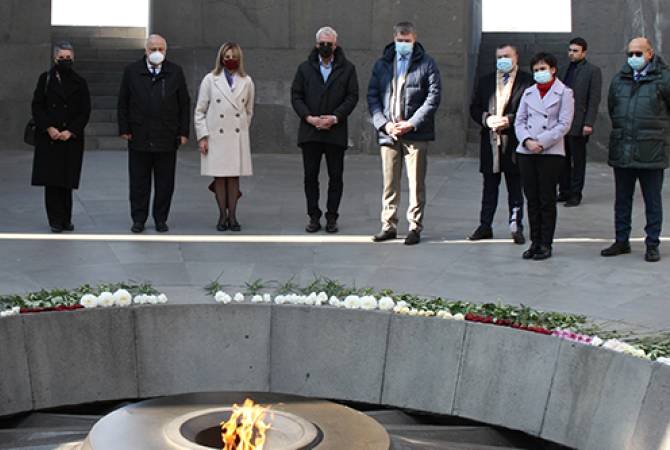 Լիտվայի պատվիրակությունը հարգանքի տուրք է մատուցել Հայոց ցեղասպանության զոհերի հիշատակին