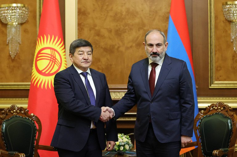 Փաշինյանը հանդիպել է Ղրղզստանի վարչապետի հետ